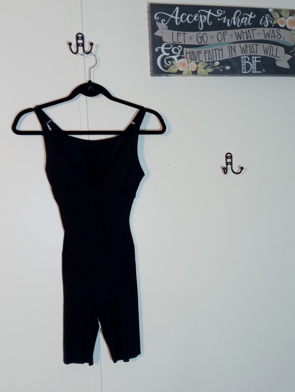 NWOT Maidenform black Sz Small Mid Thigh Body Shaper